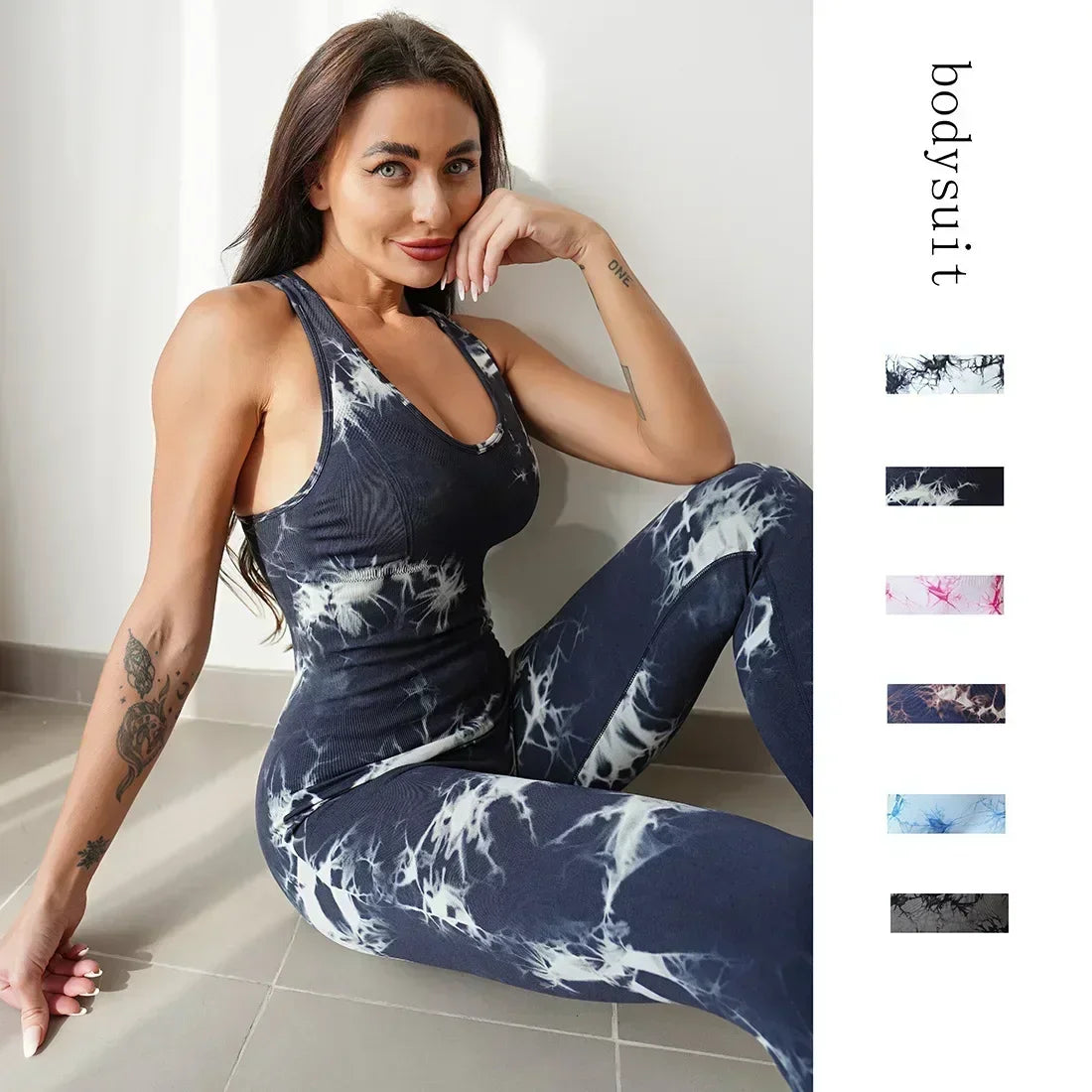EnergyFlow Haze™ – Stylowy kombinezon sportowy z dynamicznym wzorem tie dye i wycięciem na plecach – idealny na jogę, fitness, siłownię i aktywności na świeżym powietrzu.
