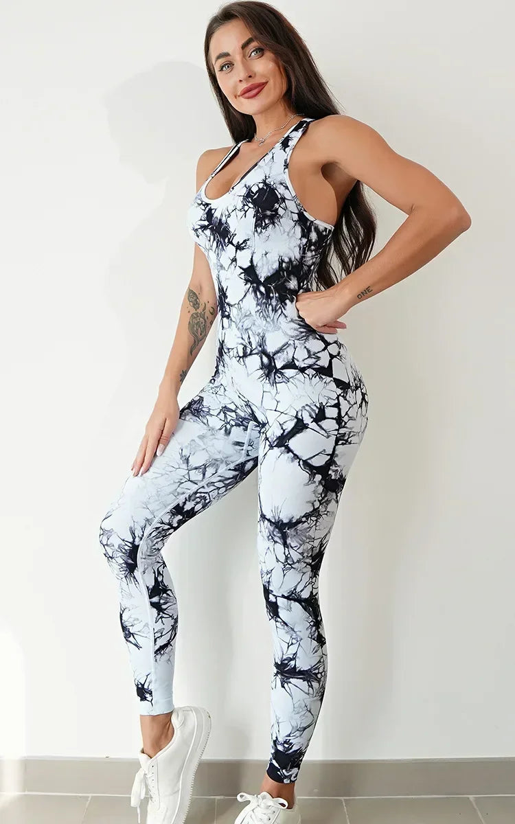 EnergyFlow Haze™ – Stylowy kombinezon sportowy z dynamicznym wzorem tie dye i wycięciem na plecach – idealny na jogę, fitness, siłownię i aktywności na świeżym powietrzu.