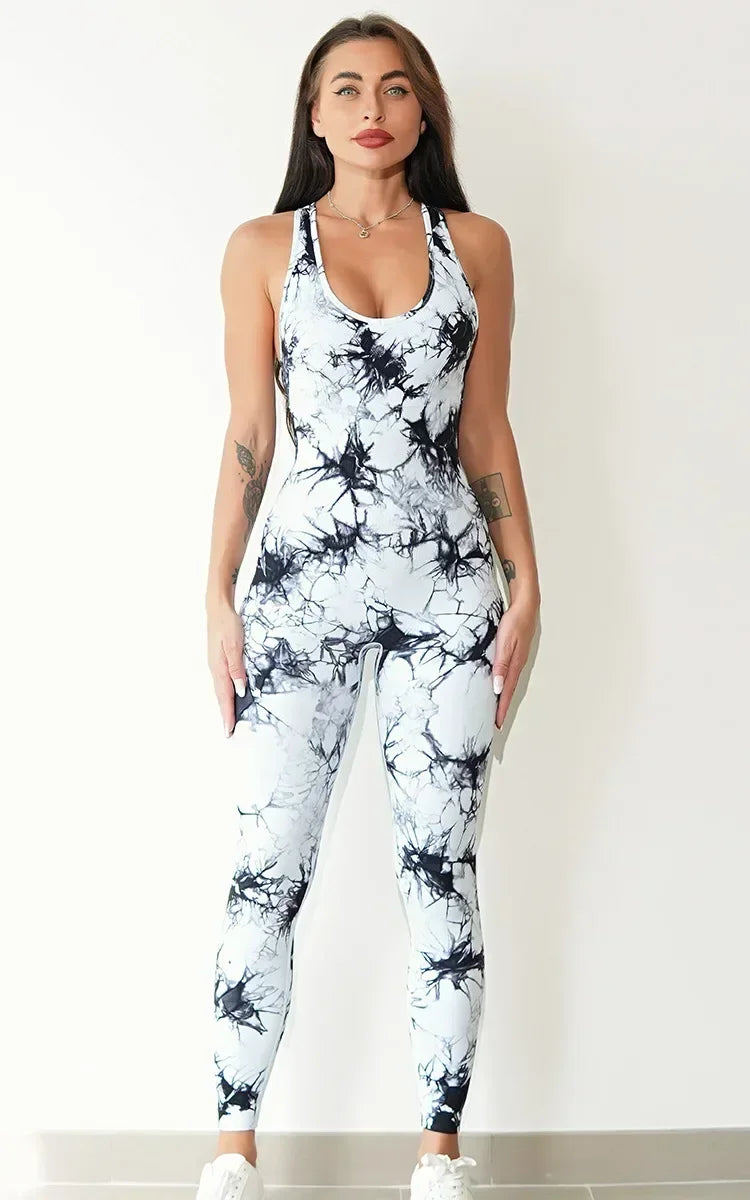 EnergyFlow Haze™ – Stylowy kombinezon sportowy z dynamicznym wzorem tie dye i wycięciem na plecach – idealny na jogę, fitness, siłownię i aktywności na świeżym powietrzu.