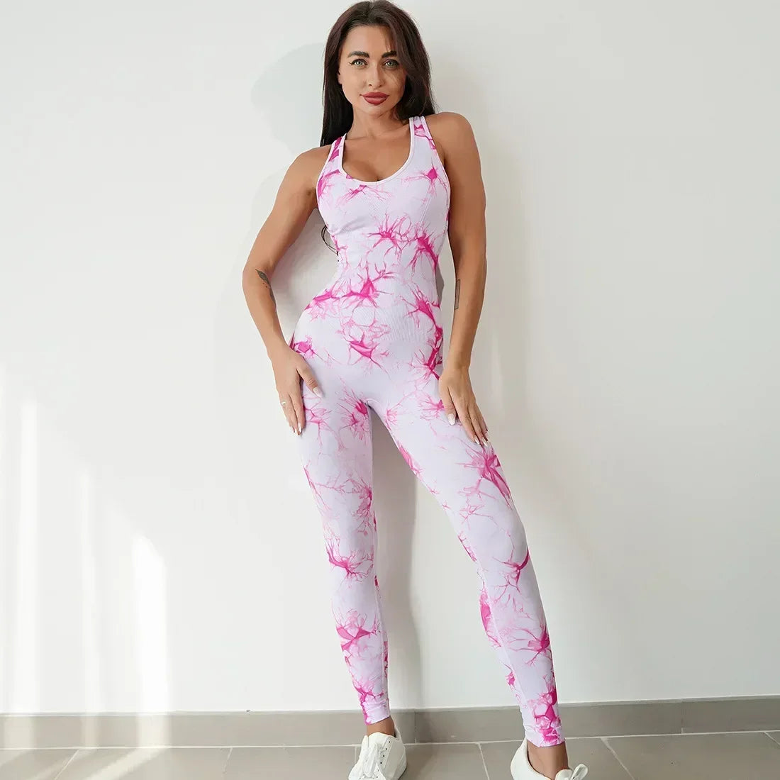 EnergyFlow Haze™ – Stylowy kombinezon sportowy z dynamicznym wzorem tie dye i wycięciem na plecach – idealny na jogę, fitness, siłownię i aktywności na świeżym powietrzu.