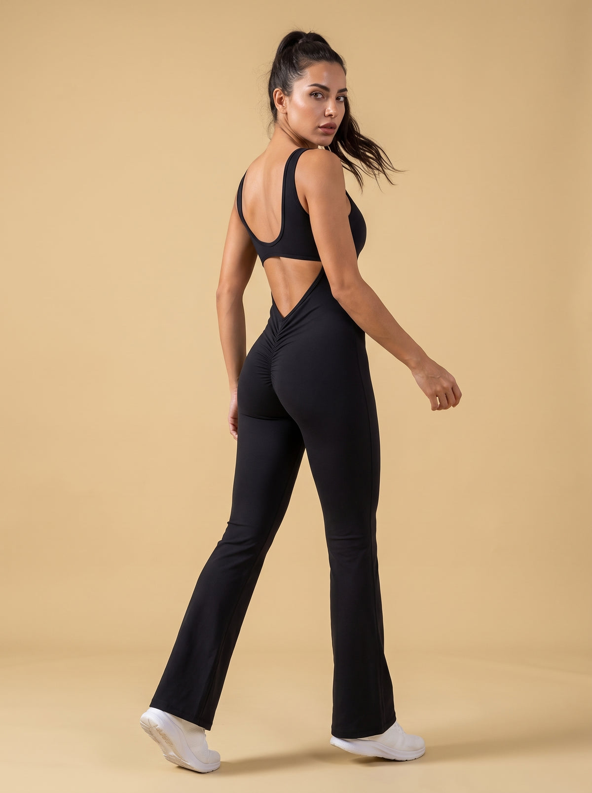 ViveMotion Flame™ Stylowy kombinezon z wycięciem na plecach – idealny do aktywności sportowych i aktywnego stylu życia